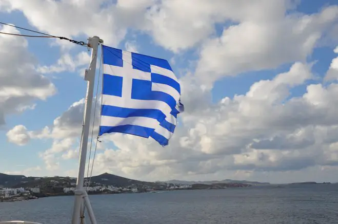 Foto (© Griechenland Zeitung / Jan Hübel): Die griechische Fahne.