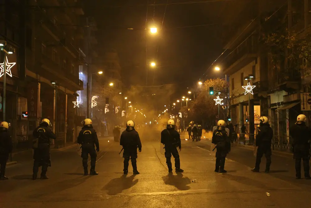 Die Bereitschaftspolizei umstellte den Bereich um die Universtität. 