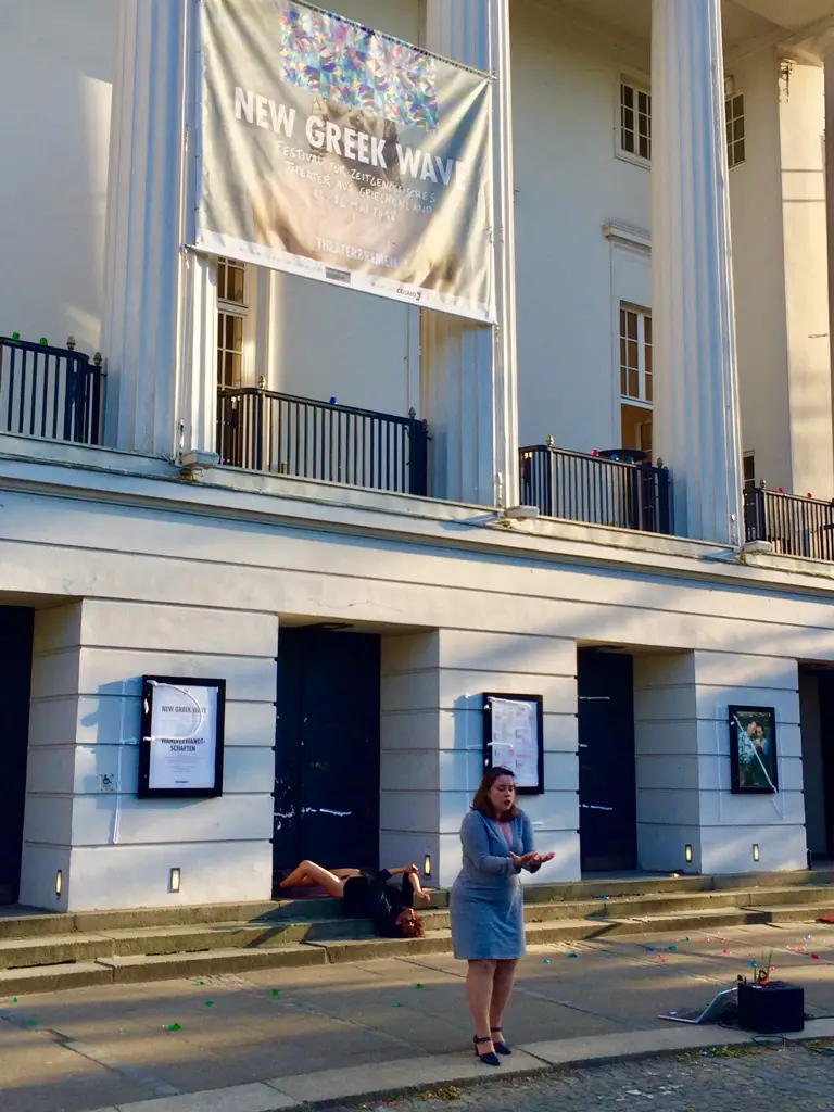 180507Greek Wave3 Nuova Melancholia vor dem Theater am Goetheplatz