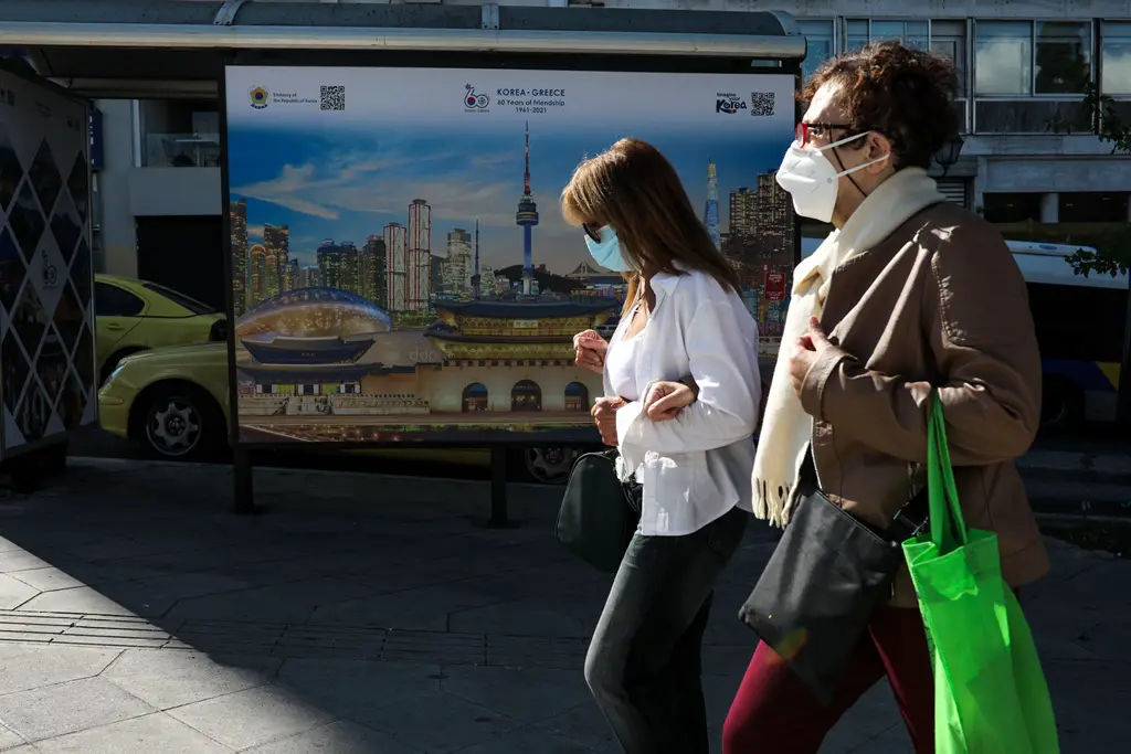 211101 Corona 3 SMALL