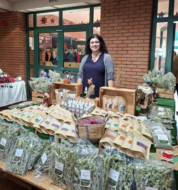 Artemis mit ihren Tees und Kräutern