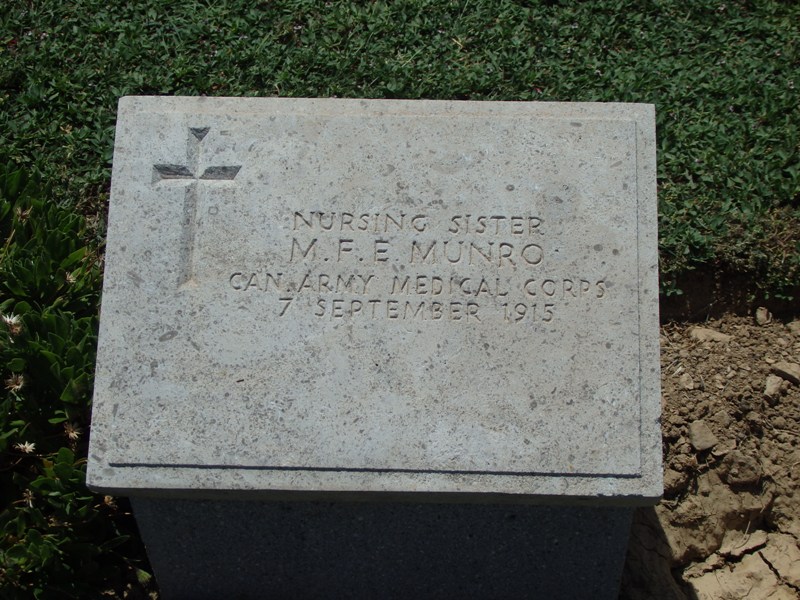 Der Grabstein im Friedhof von Portianou gehört einer Krankenschwester 1 SMALL