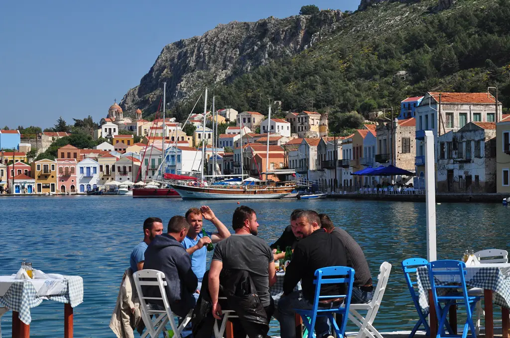 Hauptbeschaeftigung auf Kastellorizo Am Wasser sitzen