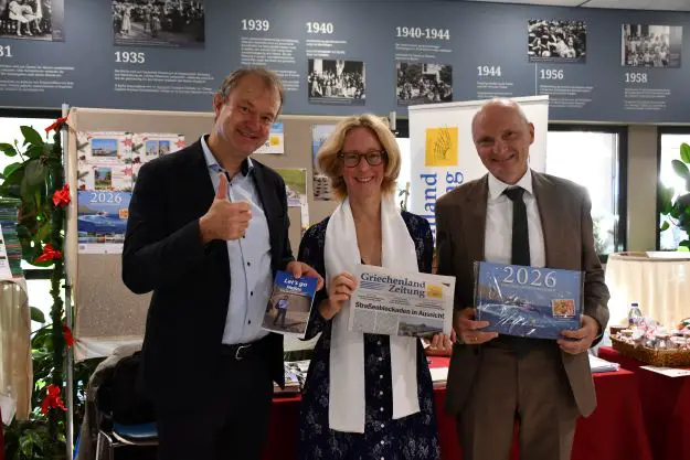 Die Botschafter von Deutschland, Österreich und der Schweiz vor dem Stand der GZ