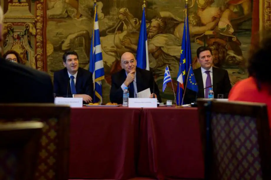 La Grèce clarifie ses positions de politique étrangère à la France