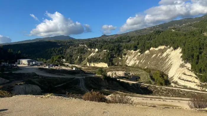 Unser Foto (© griechisches Ministerium für Infrastruktur und Transport) zeigt den künftigen Asopos-Staudamm.