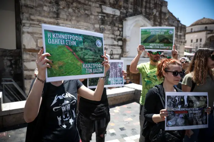 Unser Foto (© Eurokinissi) entstand Ende Mai in Athen, als Schüler für den Klimawandel protestierten.