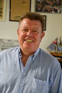 Unser Foto (© Jan Hübel / Griechenland Zeitung) zeigt den Referenten Dr. Ronald Meinardus, Leiter des Mittelmeer-Programms des Think Tanks ELIAMEP in Athen. 