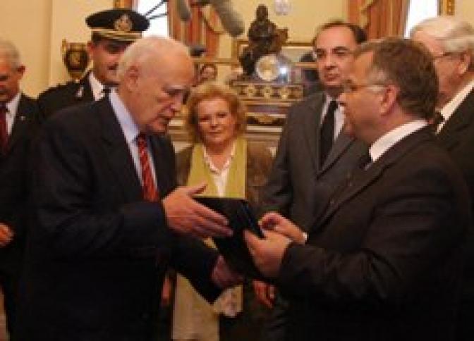 Politische Botschaften gegen Gewalt und Rassismus