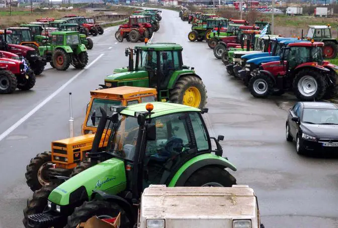 Bauern blockieren wichtige Straßen in Griechenland