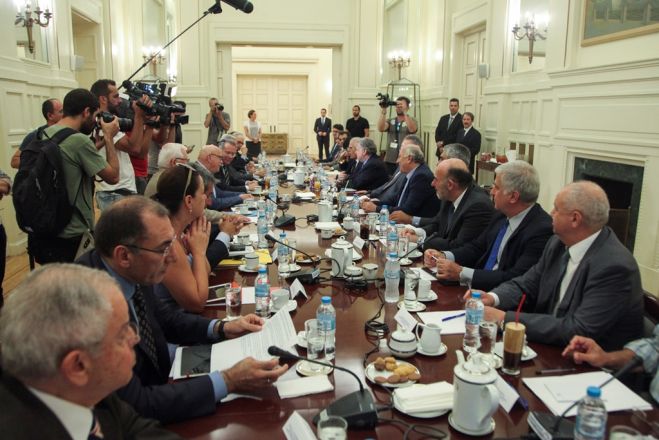 Unser Foto (© Eurokinissi) entstand am Montag während einer Sitzung des Nationalen Rates für Außenpolitik, der sich mit den jüngsten Entwicklungen bei der Lösung der Zypernfrage beschäftigte.