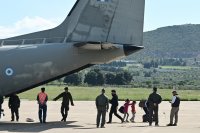 Unser Foto (© Eurokinissi) entstand im Zuge einer Rettungsaktion griechischer Staatsbürger aus dem Sudan.