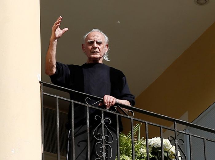 Unser Archivfoto ©Eurokinissi zeigt Akis Tsochatzopoulos kurz nach seiner Freilassung Anfang Mai