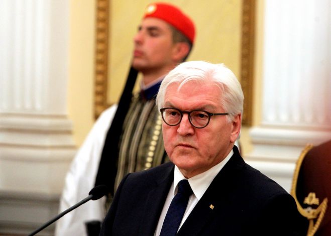 Unser Archivfoto (© Eurokinissi) ist im April 2017 während eines offiziellen Besuchs des deutschen Bundespräsidenten Frank-Walter Steinmeier in Athen entstanden.