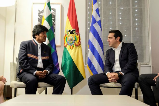 Unser Archivfoto (© Eurokinissi) entstand im vergangenen September in New York während eines Treffens zwischen dem griechischen Premier (r.) und dem Präsidenten Boliviens Evo Morales.