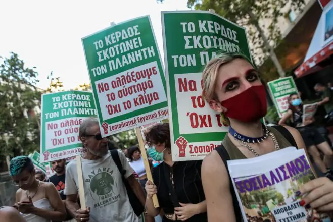 Unsere Fotos (© Eurokinissi) entstanden während einer Demonstration gegen die Gesetzesnovelle des Umweltministeriums.