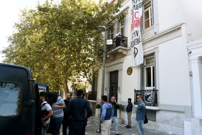 Verhaftungen nach Besetzung der spanischen Botschaft in Athen