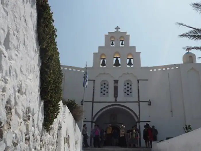 Unser Foto (© GZ / Katharina Gömmel-Höllein) entstand auf der Insel Santorin.