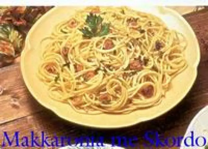 MAKARONIA  ME  SKORDO