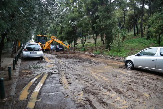 Erhebliche Probleme durch Unwetter in Athen