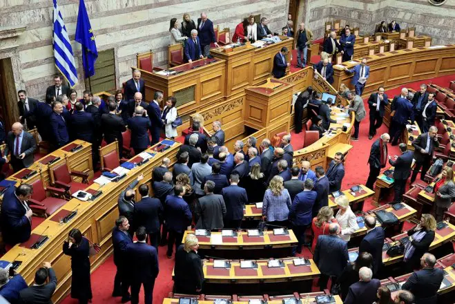 Unser Foto (© Eurokinissi) entstand am Sonntag (17.12.) im Parlament.