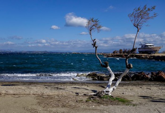 Unser Foto (© eurokinissi) zeigt des Strand von Nea Makri im Osten der griechischen Hauptstadt.