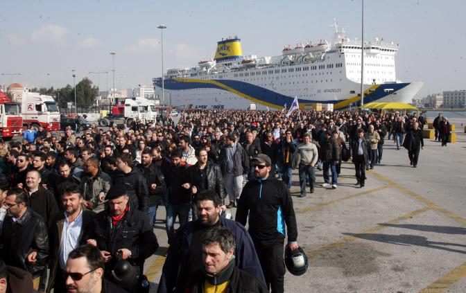 Griechenlands Hafenarbeiter protestieren gegen Hafenprivatisierung