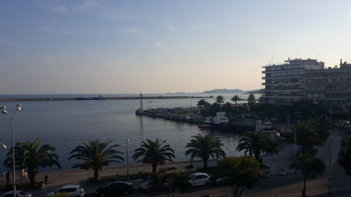 Unser Archivfoto © Elisa Hübel zeigt den Hafen von Kavala.