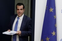 Unser Foto (© Eurokinissi) zeigt Gesundheitsminister Thanos Plevris.