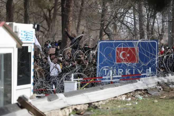 Unsere Fotos (© Eurokinissi) entstanden an der Grenze Griechenlands zur Türkei.