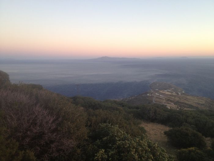Teils bewölkter Himmel über Hellas