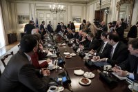 Unser Foto (© Eurokinissi) entstand am Montag während der Sitzung des Ministerrates.