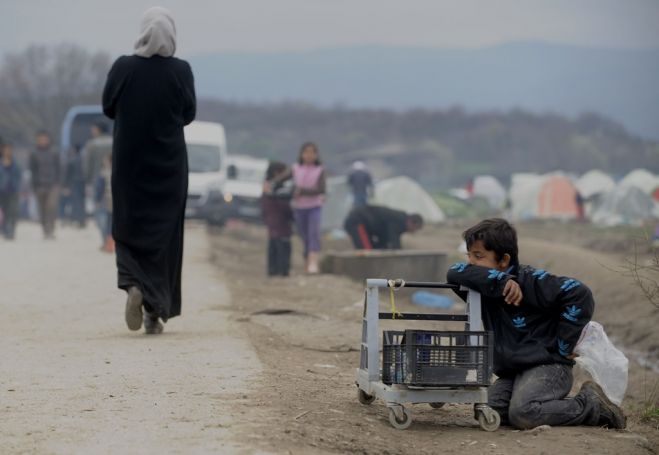 Gewalttätige Auseinandersetzungen unter Migranten in Idomeni und Piräus