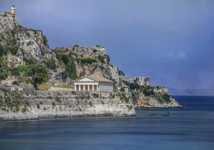 „Insel des Todes“ vor Korfu-Stadt als Pilgerziel