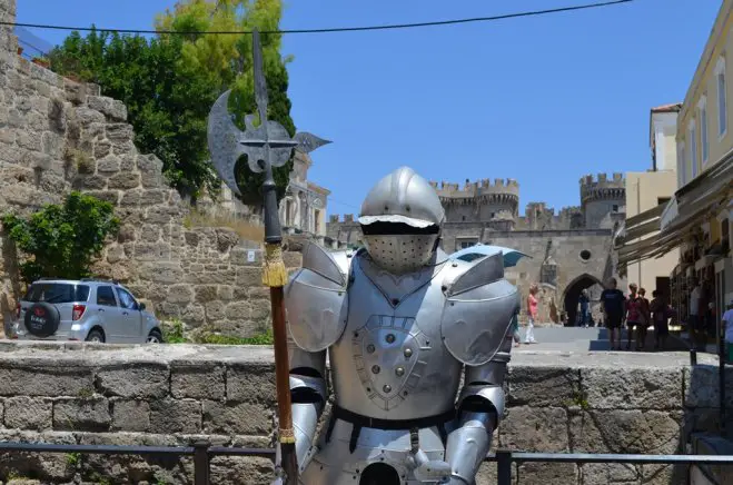 Unser Archivfoto (Griechenland Zeitung / Jan Hübel) entstand in der Altstadt von Rhodos.