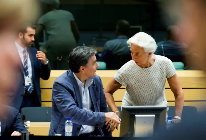 Unser Archivfoto (© Eurokinissi) zeigt den früheren griechischen Finanzminister Efklidis Tsakalotos (l.) und die Geschäftsführende Leiterin des Internationalen Währungsfonds Christine Lagarde.