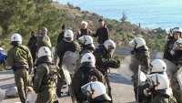 Unsere Fotos (© Eurokinissi) entstanden am Dienstag (25.2.) auf den Inseln Chios bzw. Lesbos.