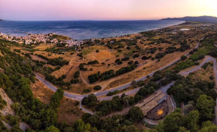 Foto (© SYAF): Das antike Theater von Pythagorion auf Samos.