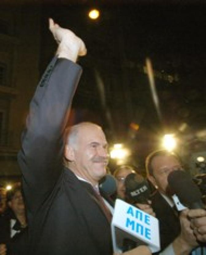 Papandreou wird mit deutlicher Mehrheit im Amt des PASOK-Vorsitzenden bestätigt