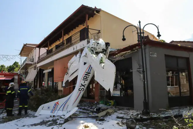 Unser Foto (© Eurokinissi) entstand am Montag (3.8.) am Dorfplatz des Ortes Proti bei Serres in Nordgriechenland.