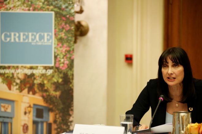 Unser Archivfoto (© Eurokinissi) entstand am 2. März und zeigt Tourismusministerin Elena Kountoura während einer Pressekonferenz in Athen.