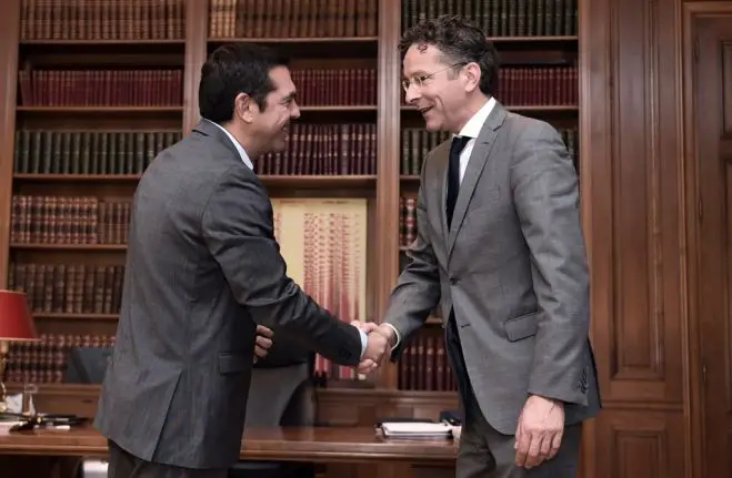 Unsere Fotos (© Eurokinissi) zeigen Jeroen Dijsselbloem (r.) gemeinsam mit Ministerpräsident Alexis Tsipras (Aufmachungsfoto) und mit dem griechischen Finanzminister Evklidis Tsakalotos.