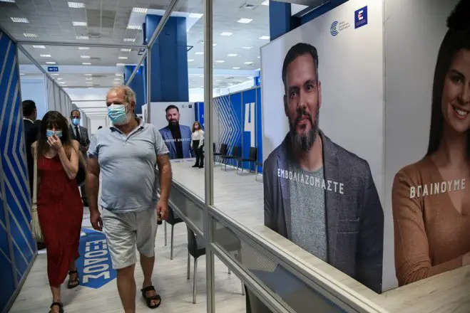 Unser Archivfoto (© Eurokinissi) entstand in einem Impfzentrum in Athen.