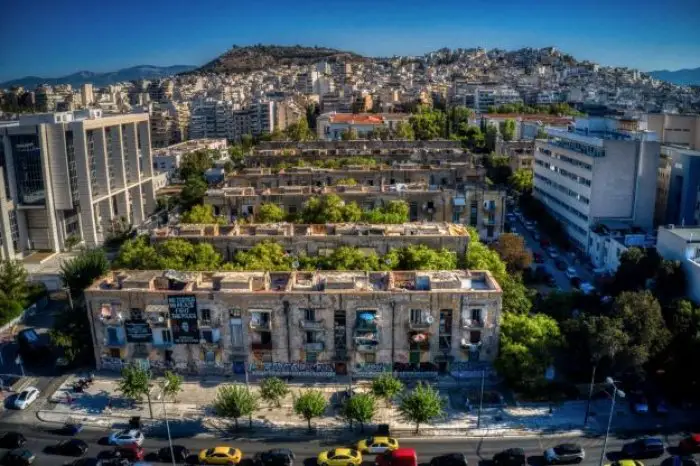 Unser Foto (© Eurokinissi) zeigt die einst für Flüchtlinge errichtete Siedlung in Athen.