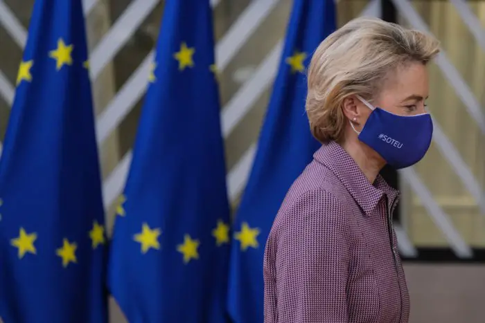 Unser Archivfoto (© Eurokinissi) zeigt die EU-Kommissions-Präsidentin Ursula von der Leyen.
