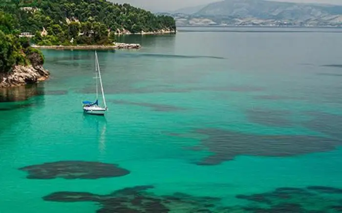 traumhaft blaues Wasser auf Korfu (©save.tv )