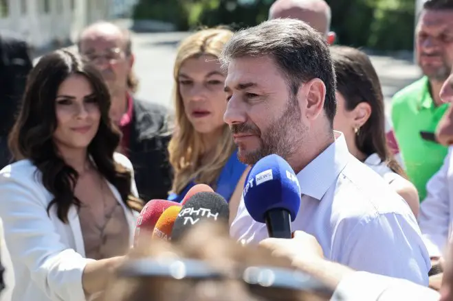  Unser Foto (© Eurokinissi) zeigt den Vorsitzenden der sozialdemokratischen PASOK, Nikos Androulakis, am Tag der Parlamentswahlen (25.6.).