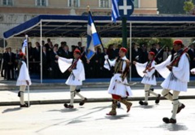 Nationalfeiertag mit starker Polizeipräsenz in Griechenland gefeiert