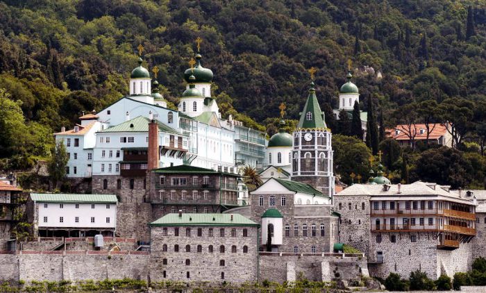 Unser Archivfoto (© Eurokinissi) zeigt das „Russische“ Kloster (Panteleimonas) auf dem Heiligen Berg Athos.