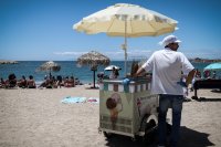 Die Temperaturen steigen, somit können die Urlaube und Reisen nach Hellas losgehen (© Eurokinissi).